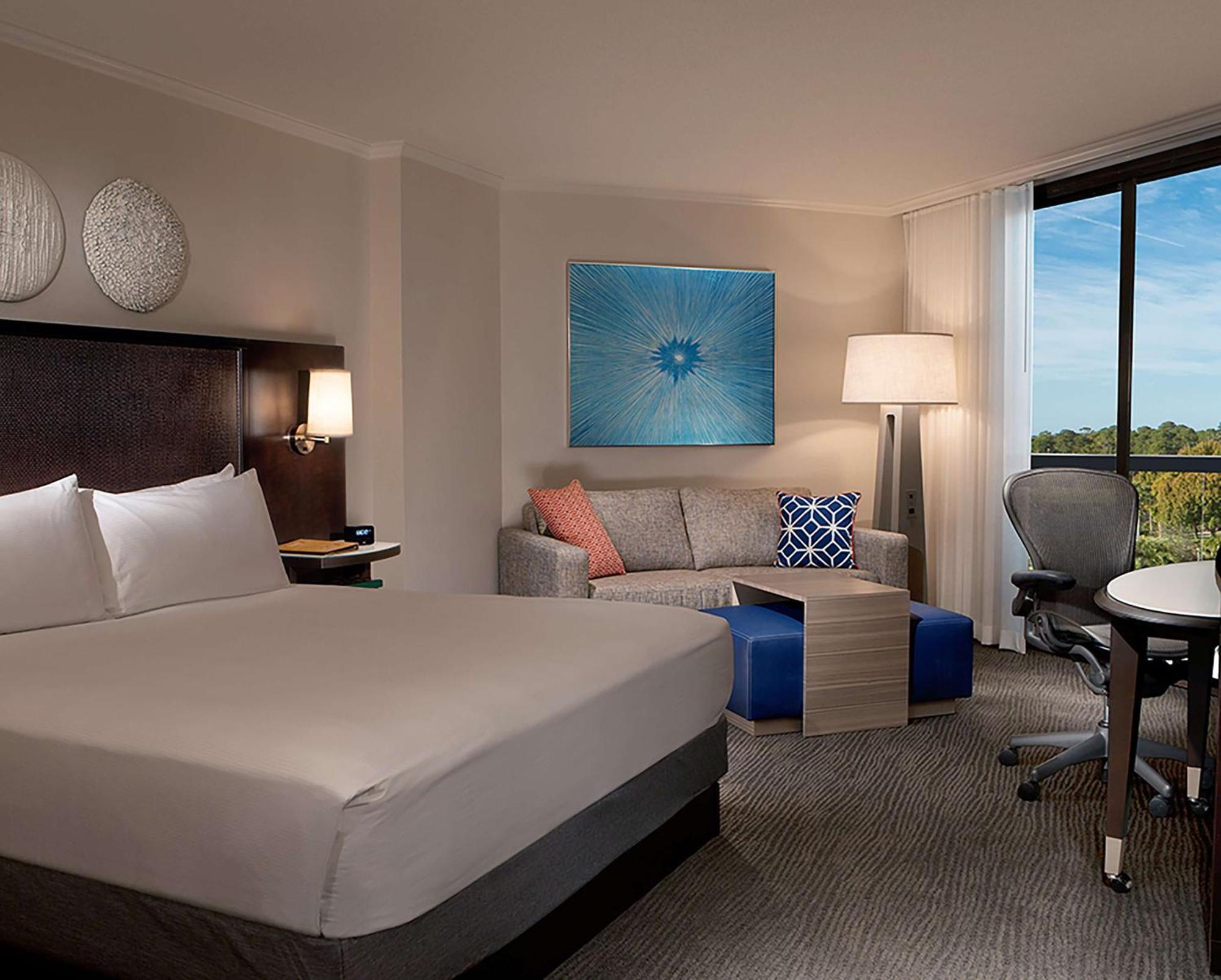 Quarto com 1 Cama King-size, Vista do Resort e Banheira com Acesso para Hóspedes com Mobilidade e Capacidade Auditiva Reduzidas